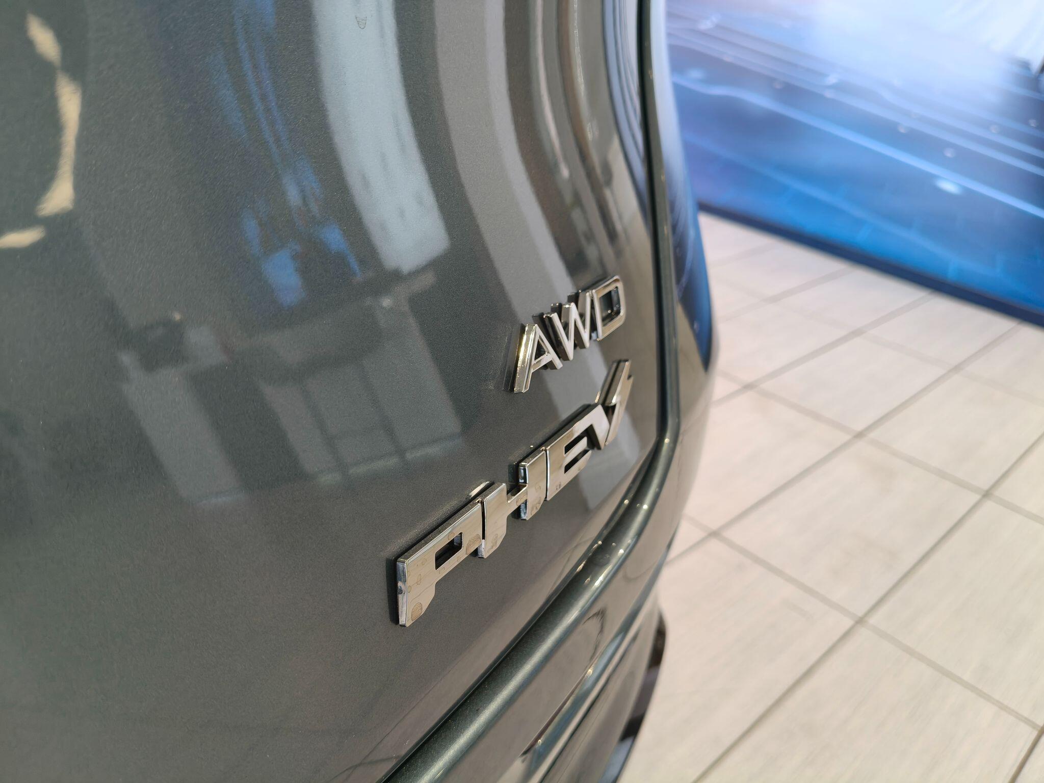 Large vehicle image